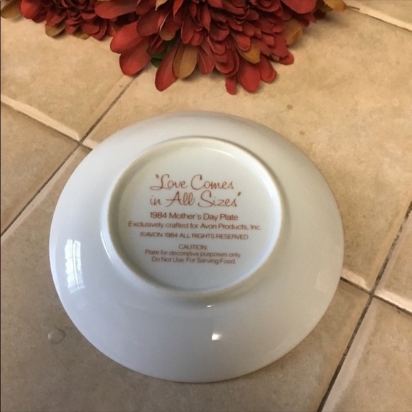 Avon Collectible Mother’s Day Decor Plates 1982, 83 & 84 - Picture 5 of 8